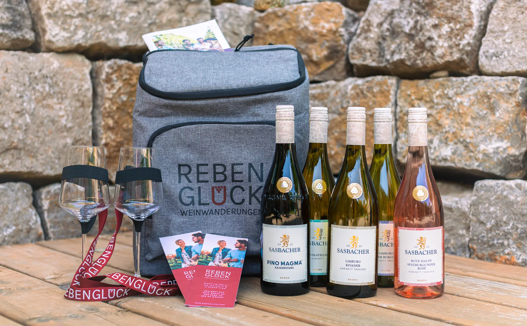REBENGLÜCK Paket mit Wein, Gläsern und Kühlrucksack